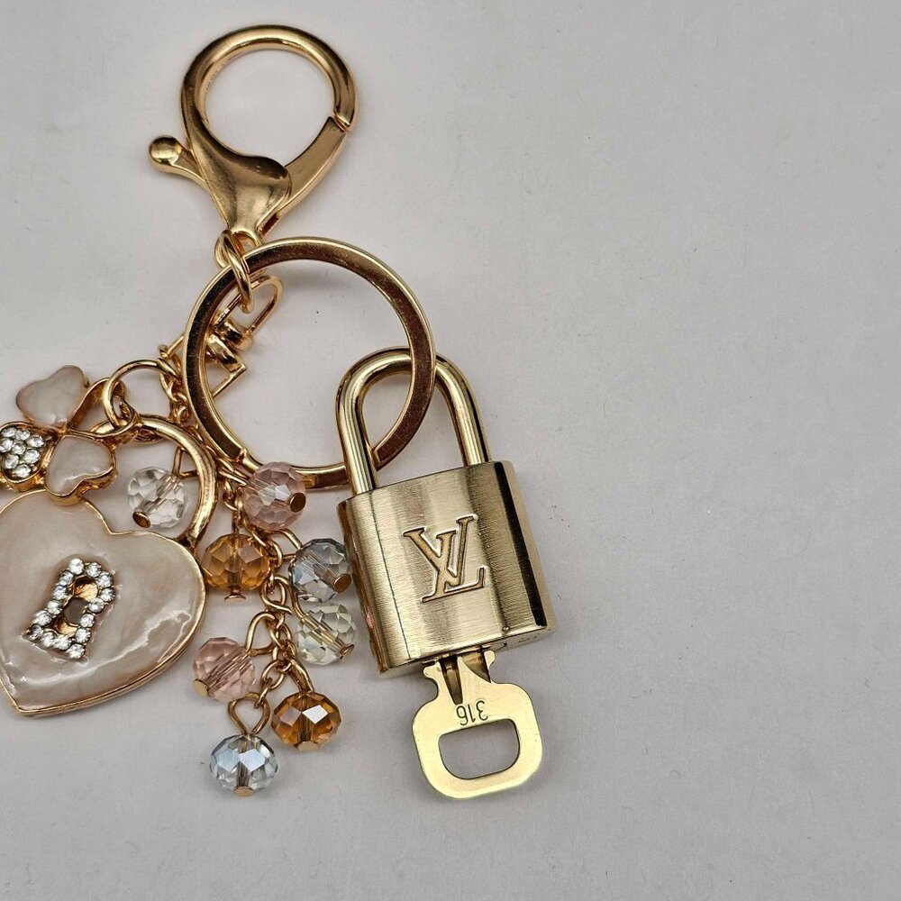 Authentic Louis Vuitton Gold Lock & Key ✨ Bag Charm Unbranded Keychain - Picture 4 of 7